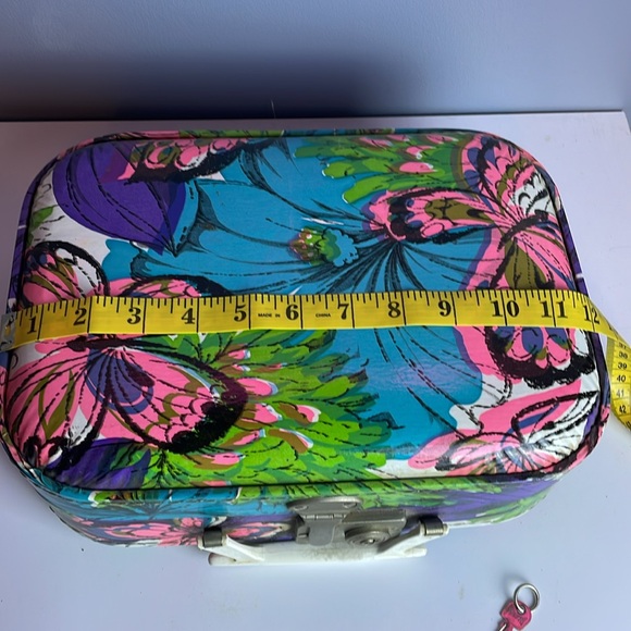Vintage Hippie era flower power mini suitcase with key retro style - Picture 14 of 16